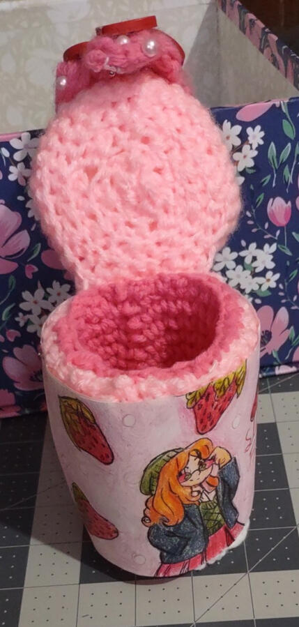 Strawberry soda box (open)