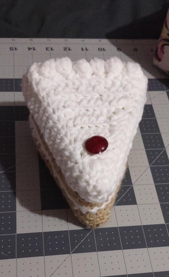 Piece of cake box (closed)